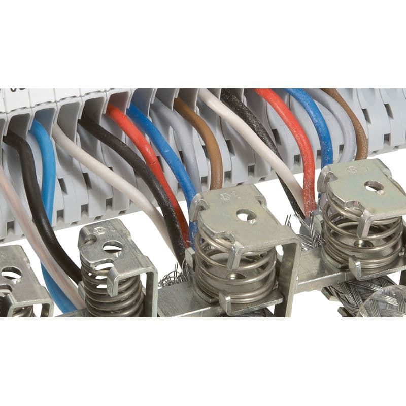 ABRAZADERA DE BLINDAJE P/BORNE TORNILLO CAB 3/8MM 037530